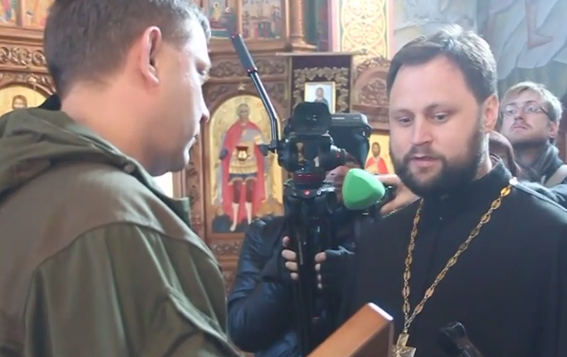 Александру Захарченко в Макеевке презентовали икону Святого Архистратига Михаила