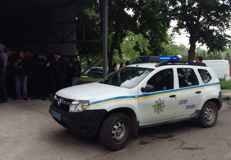 ​В Одессе 20 “титушек” средь бела дня попытались захватить супермаркет: преступники схвачены