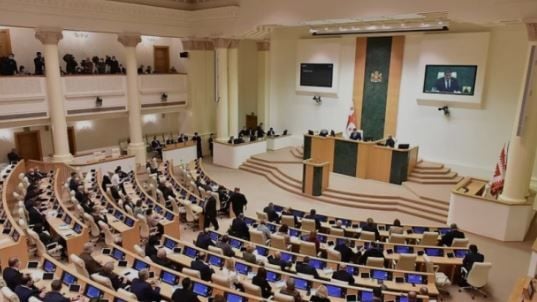 Парламент Грузії у першому читанні схвалив скандальний законопроєкт про "іноагентів"