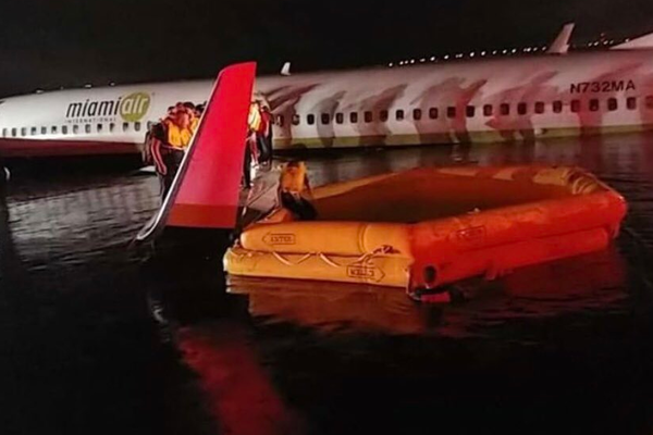 Крушение Boeing-737 с пассажирами в США: появились первые фото с места аварии