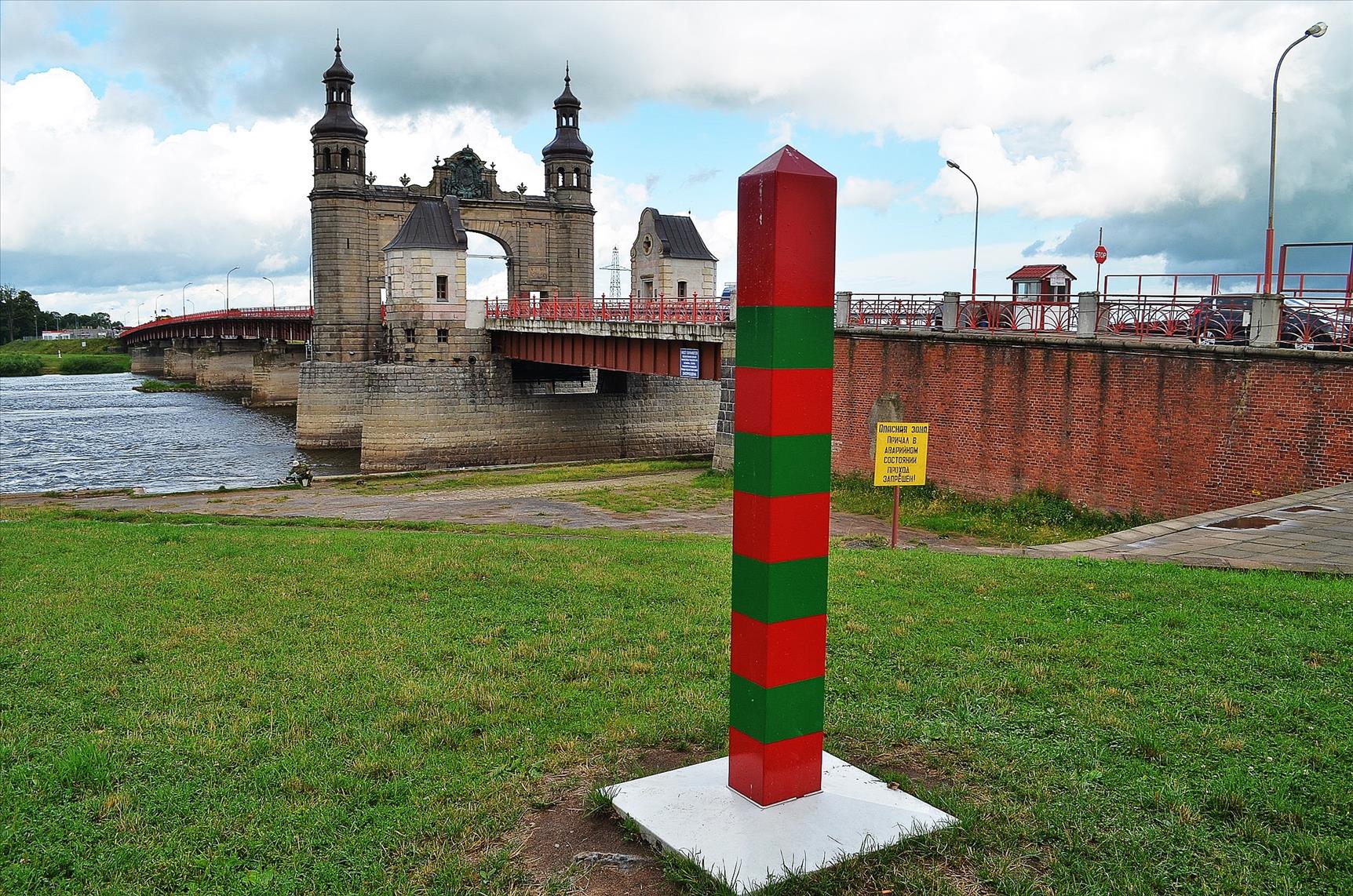 Борьба с агрессором: Литва начинает строительство "стены" на границе с РФ