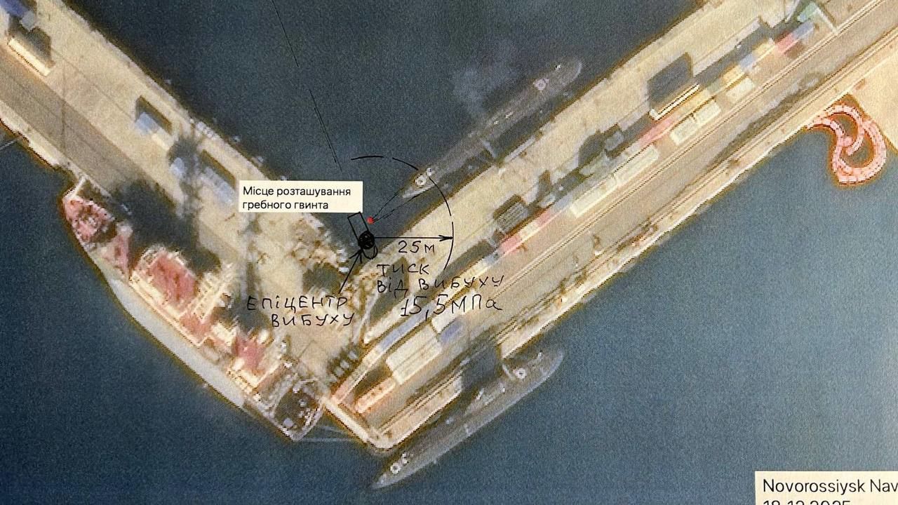 Из подбитой в Новороссийске подлодки начало вытекать топливо: появилось красноречивое фото