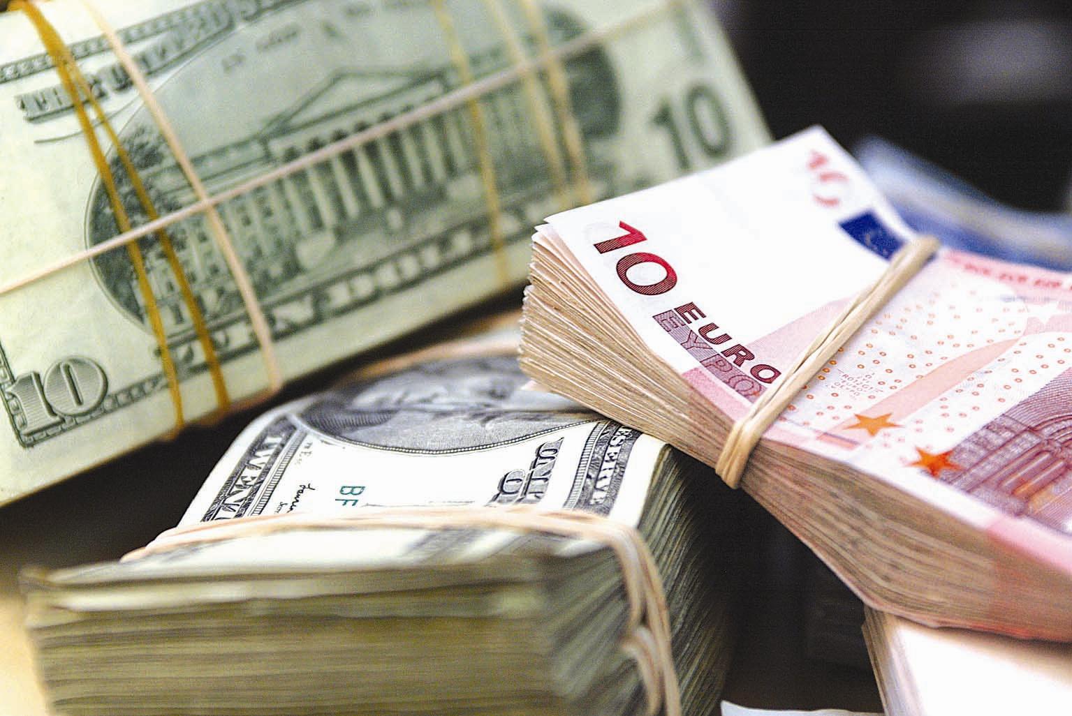 Торги на межбанке открылись долларом по 26,50-27,50 грн