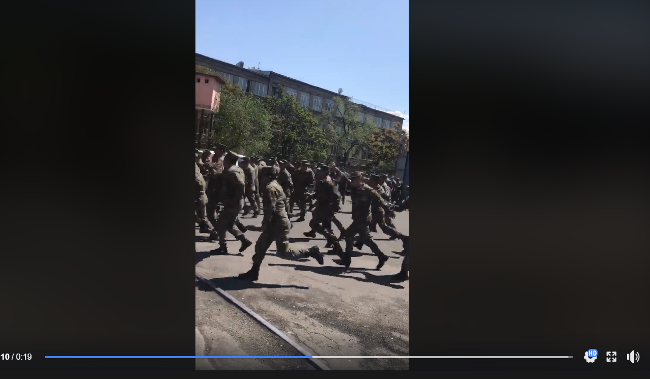 Переломный момент революции в Армении: военные массово перешли на сторону протестующих - кадры