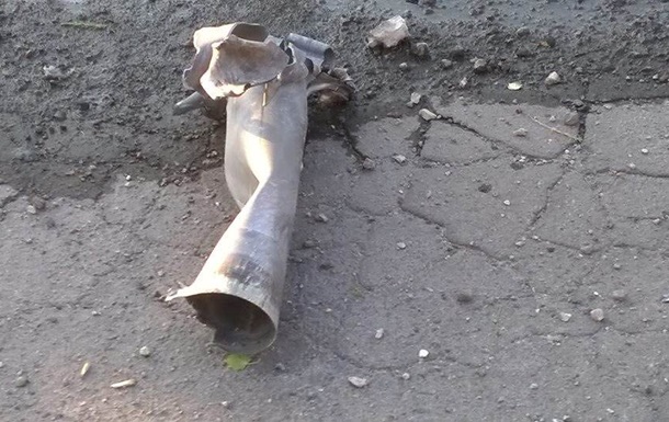 ​Война в Донбассе: в Макеевке ранены два шахтера, террористы снова стянули “Грады” к “Ашану”