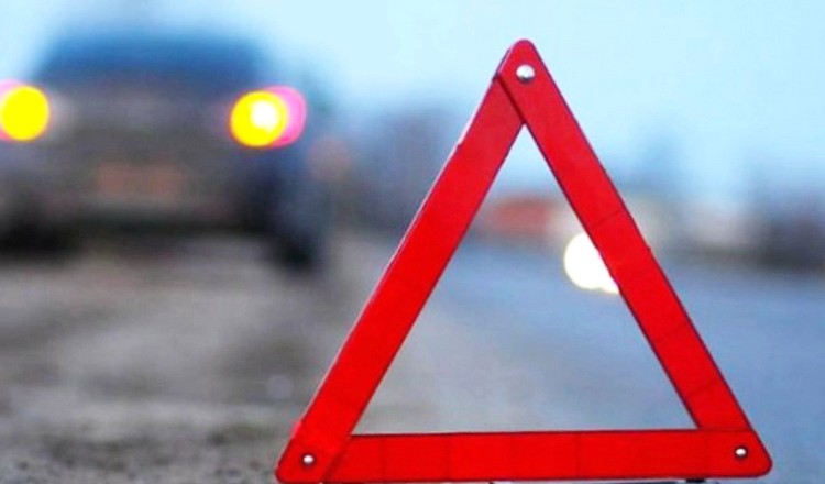 Кадры с места столкновения пассажирской маршрутки и иномарки в Днепропетровской области: погибшая скончалась за считанные секунды, удалось выжить 5 попавшим в ДТП