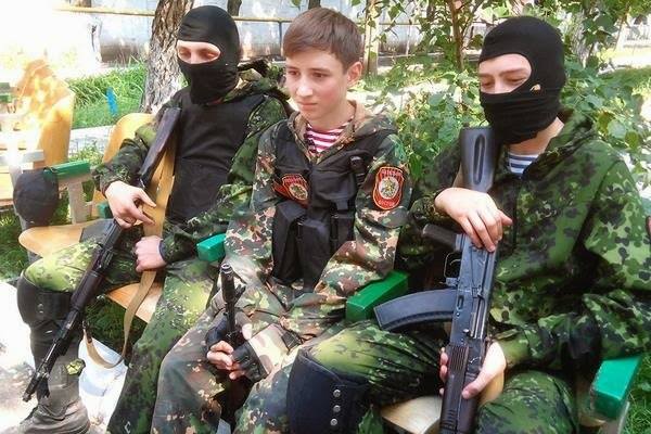 Зомбирование РФ: в ЛНР учатся "воевать" даже дети