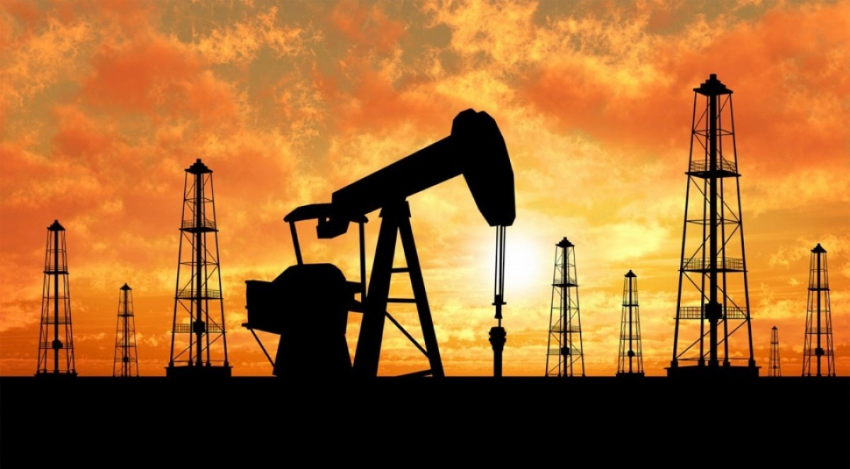 Цена на нефть обвалилась на 8%: после небольшого роста все снова рухнуло