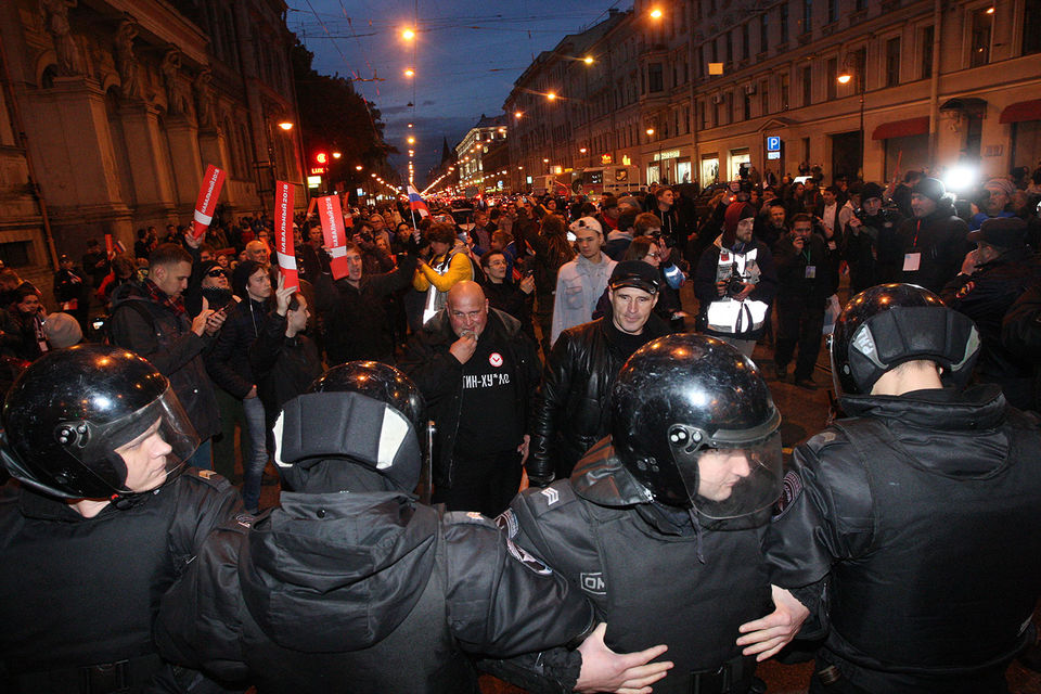 Протестные акции в Санкт-Петербурге закончились массовым задержанием сторонников оппозиции