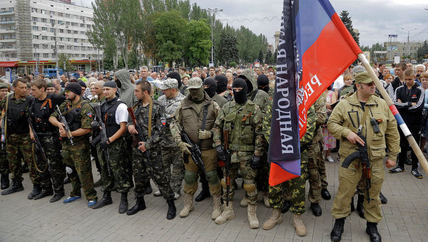 ​Координатор воющих в Донбассе ополченцев из РФ: пусть Путин самоустраняется, а мы своих не бросаем