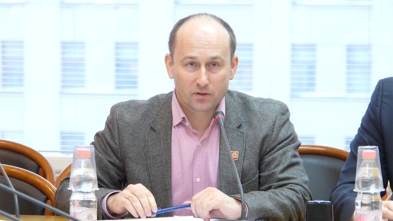 "Чемодан-вокзал-Россия": в "Доме Москвы" в Минске молодежь не давала выступить представителю "Антимайдана"