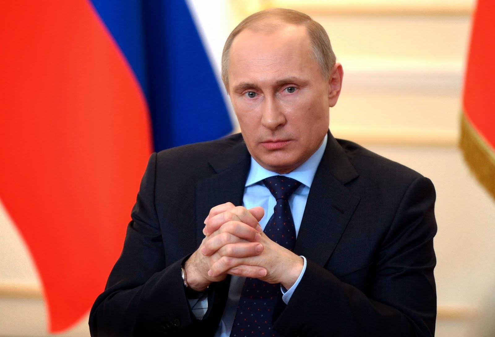 Рейтинг российского президента падает вместе с российским рублем