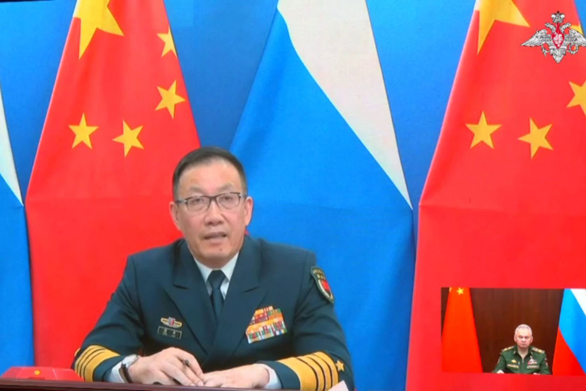 Новый министр обороны Китая пообещал "поддержку" Шойгу в войне с Украиной