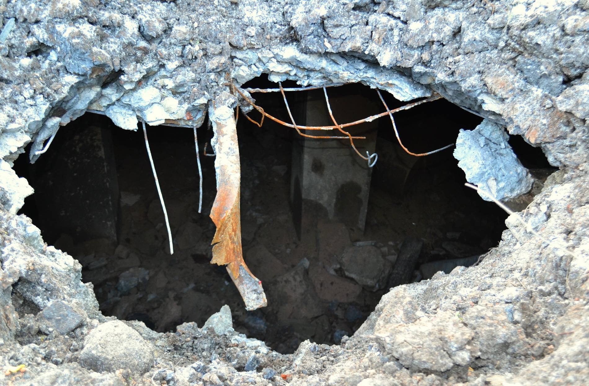 ​В Донецке при обстреле снаряд «распечатал» старинное подземелье