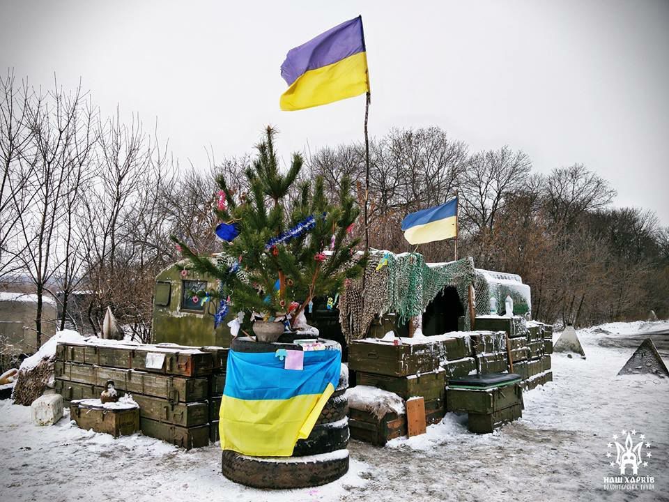 Самые патриотичные елки Украины – на передовой: военнослужащие делятся кадрами своих новогодних красавиц