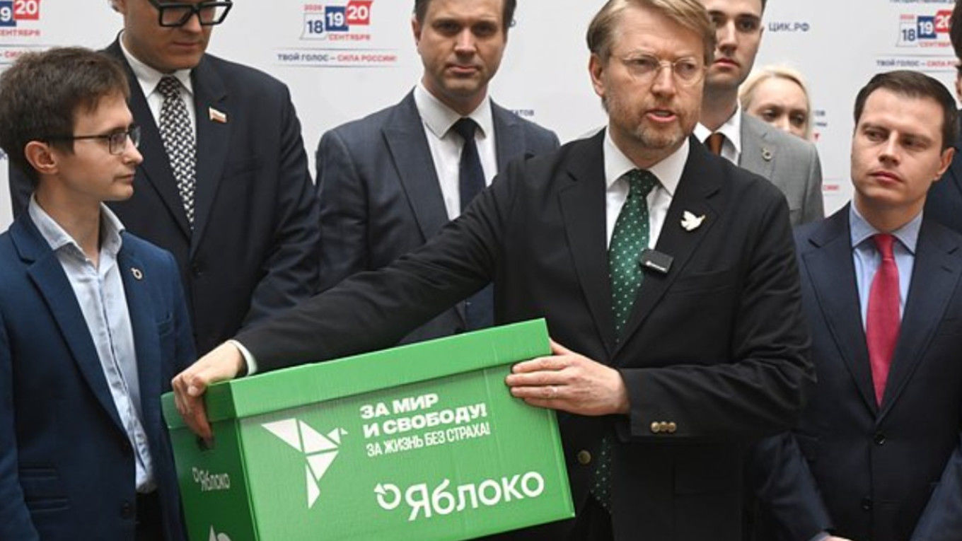 В России начались "скрытые репрессии" против партии "Яблоко", выступающей за мир с Украиной