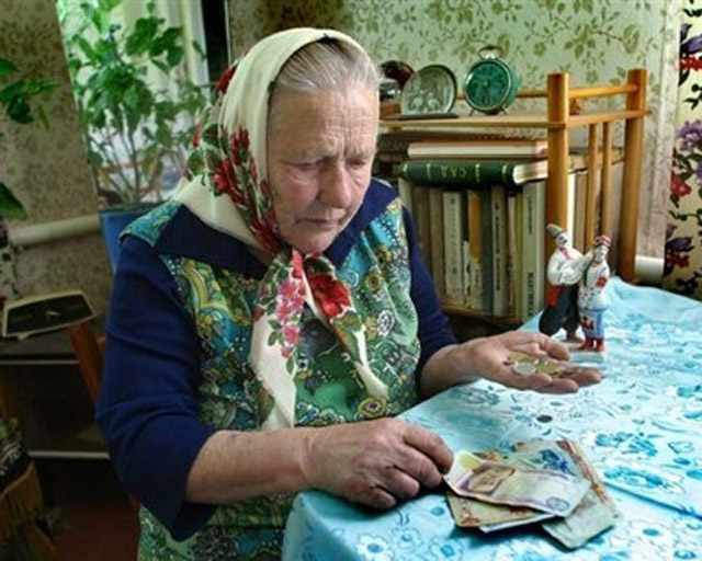 Яценюк подтвердил, что газ и свет на оккупированных территориях будут оплачивать из пенсий жителей Донбасса