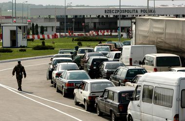 Украинцы массово бегут в страны Евросоюза. Каким направлениям отдают предпочтение?