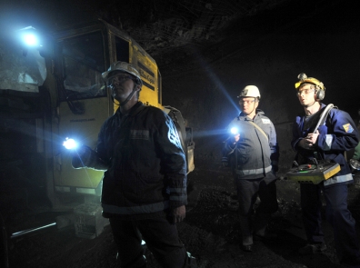 Горняки разрушенной шахты "Первомайская" подняты на поверхность