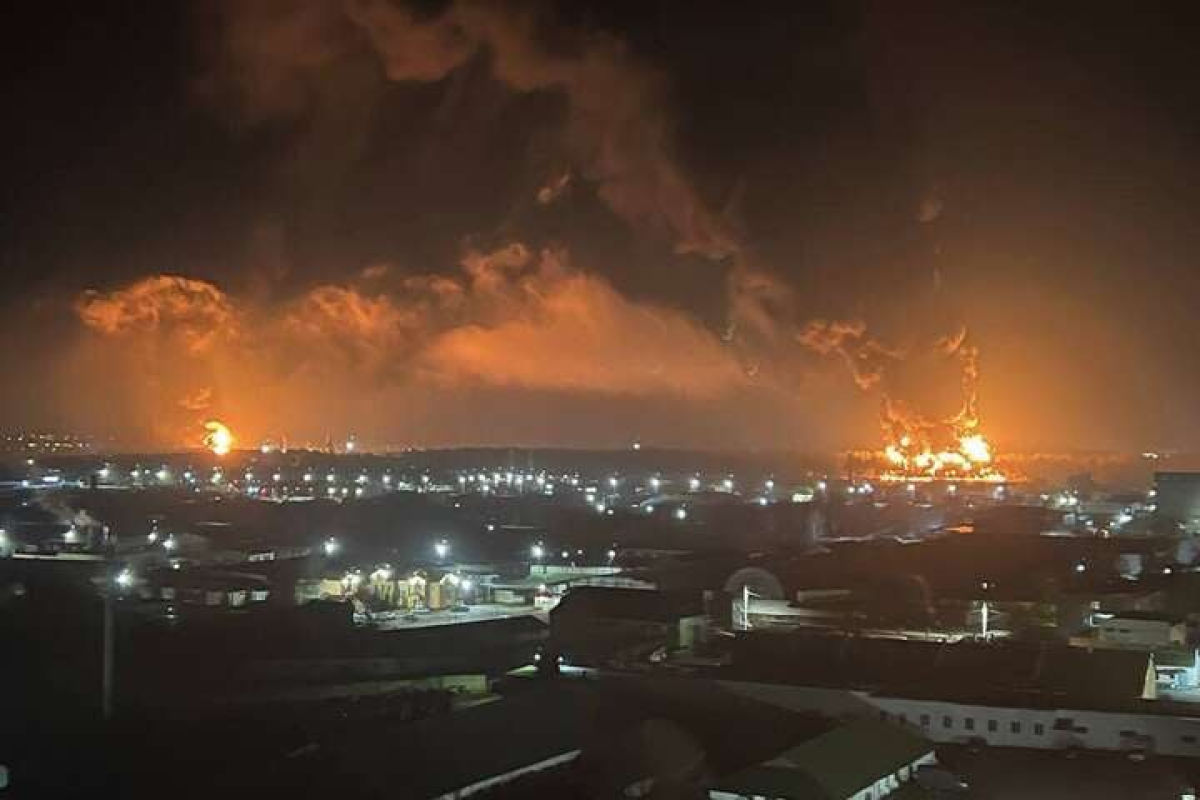 ​Пожары на нефтебазах в Брянске: в Сети появились первые кадры, которые стали началом ЧП