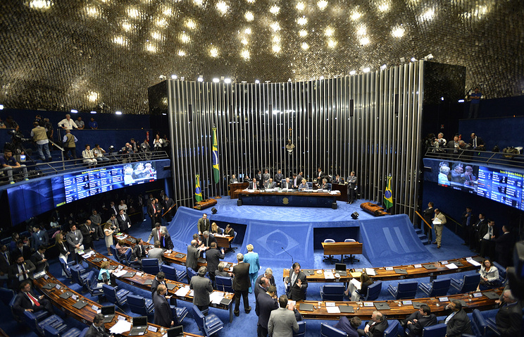 Торжество демократии по-бразильски: президент страны Дилма Руссеф получила импичмент от сената 