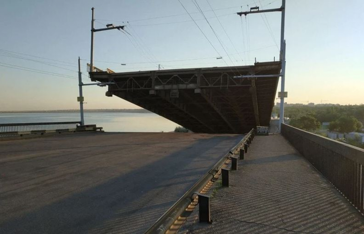 В Николаеве разводная часть моста "подскочила" на 3 метра – движение заблокировано 