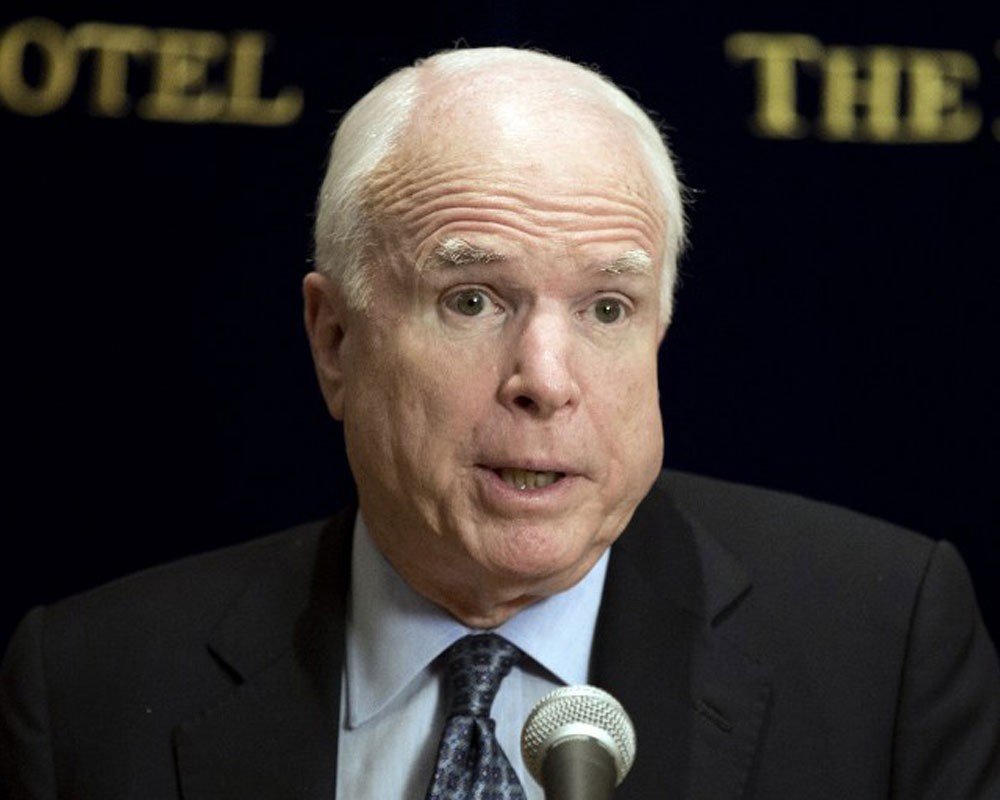 Маккейн призывает учитывать военную составляющую в решении украинского кризиса
