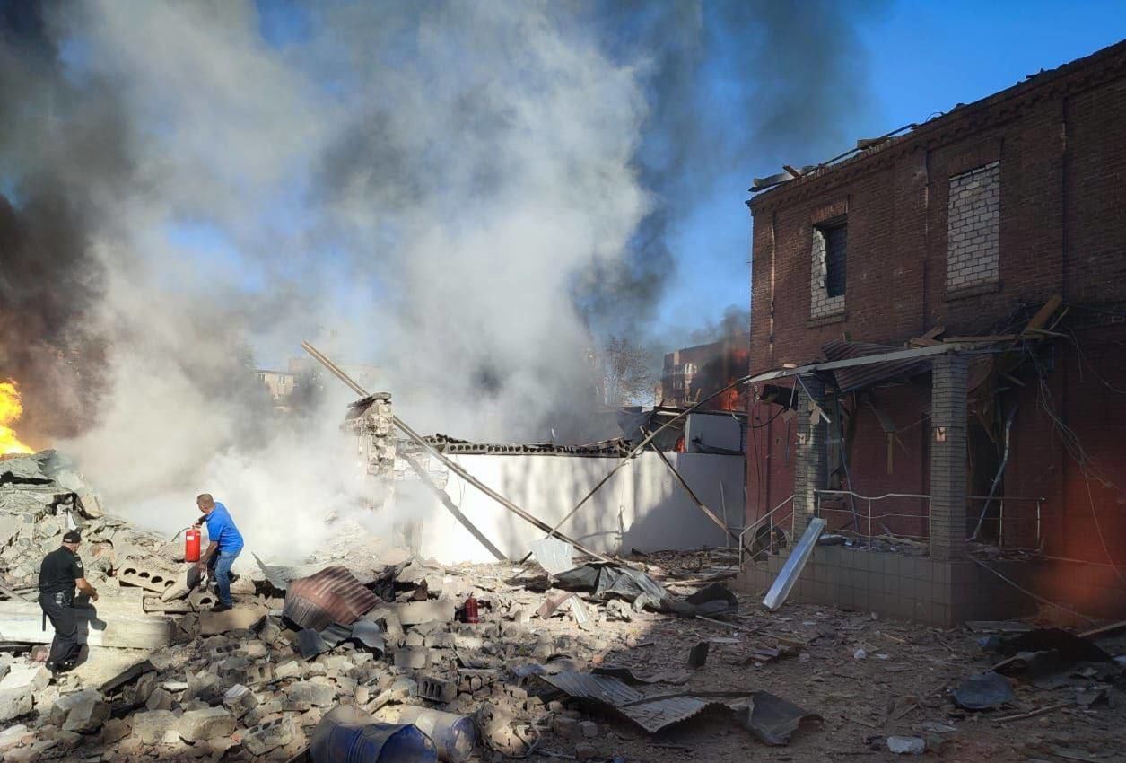 Утром россияне нанесли удары по крупным городам Украины: что известно о последствиях