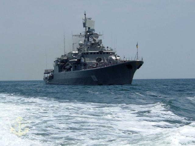 Фрегат "Гетман Сагайдачный" ВМС ВСУ приблизился к родным крымским берегам: россияне ответили лишь на утро парой Су-30