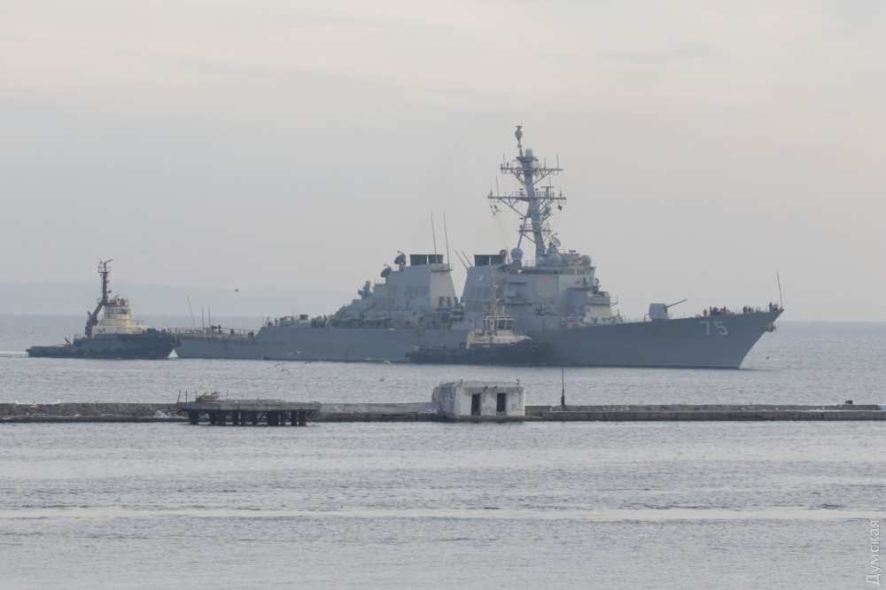 Эсминец США Donald Cook с ракетами "Томагавк" зашел в порт Одессы для важной миссии против агрессора - кадры