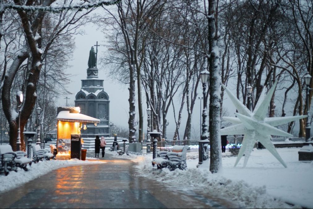 Погодный кульбит в Рождество: синоптик обещает снег и дождь 25 декабря