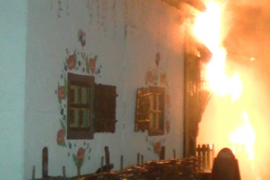 Владельцы сгоревшей "Нью Хаты" утверждают, что пожар возник по вине посетителей