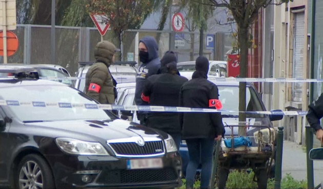 В Брюсселе во время полицейских рейдов началась перестрелка со взрывами