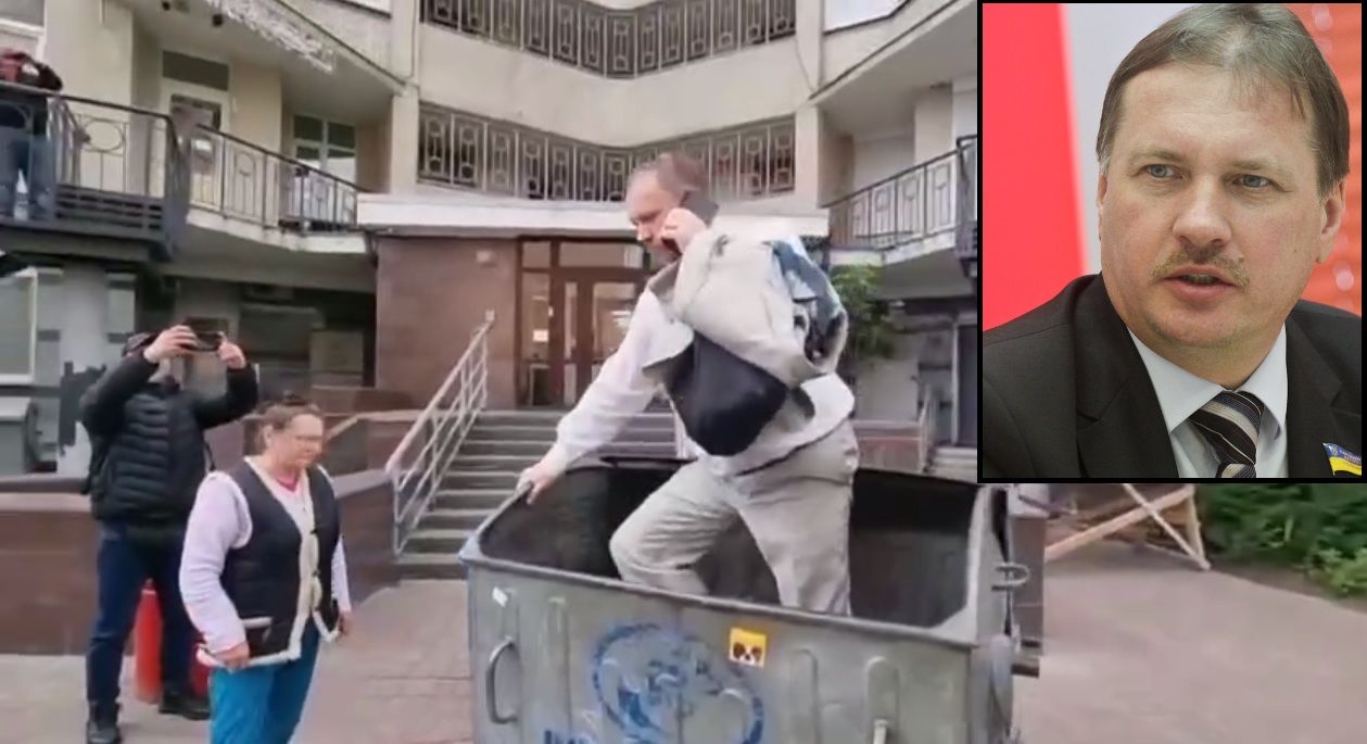 В Киеве активисты облили Тараса Чорновола мочой и зеленкой, забросив в мусорный бак: появилось видео