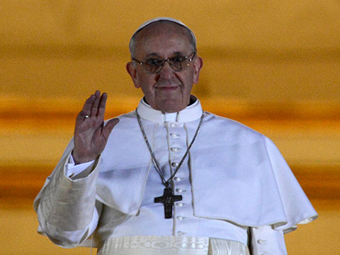 Папа Римский обвенчал женщину, у которой есть внебрачный ребенок