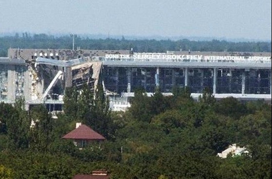 Бой за аэропорт Донецка продолжается: слышны взрывы, виден дым