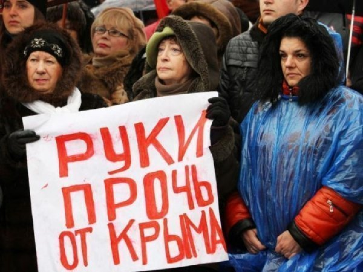 Россияне крымчанам: "Это же не ваша земля, почему вы к жителям России так относитесь?"
