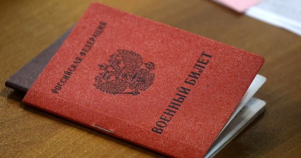 Мужчин в РФ перестали выпускать за границу из-за распоряжений военкоматов