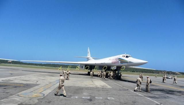 Россия перебрасывает в Венесуэлу бомбардировщики "Ту-160", которые могут доставлять ядерное оружие
