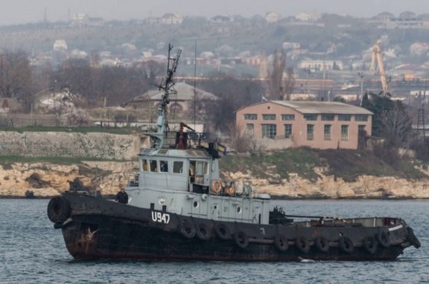 ​"Весь мир ржет с этого "великого" флота, которого накернил буксирчик ВМС Украины", - ветеран АТО Петров