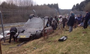 На гонке в Германии авто влетело в толпу зрителей. Видео