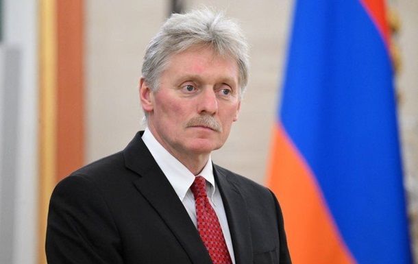 В Кремле отреагировали на выдачу ордеров МУС на арест российских военачальников Соколова и Кобылаша