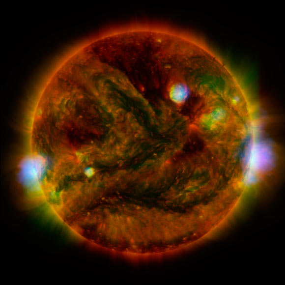 Ядро Солнца вращается в 4 раза быстрее, чем его поверхность, – кадры