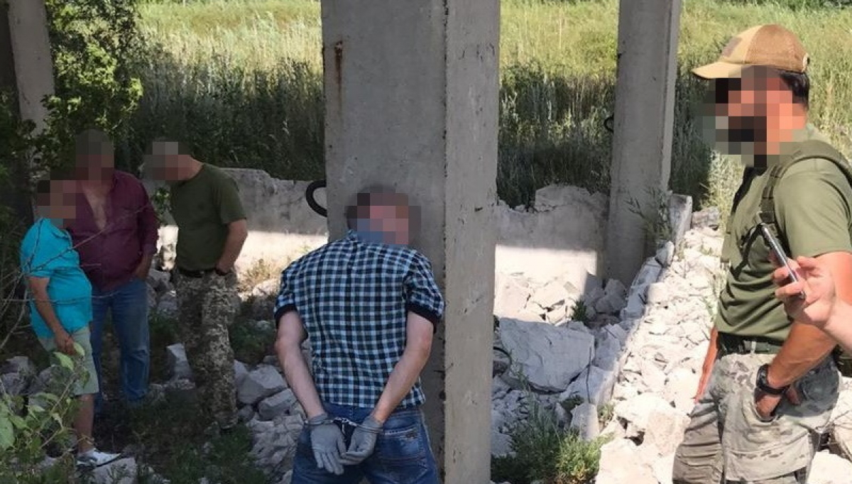 На Луганщине СБУ пресекла диверсию ФСБ: задержан боевик "ЛНР" с двумя гранатометами