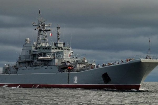 Корабль ВМФ РФ "Цезарь Куников" двигался по Босфору под контролем турецкой подлодки