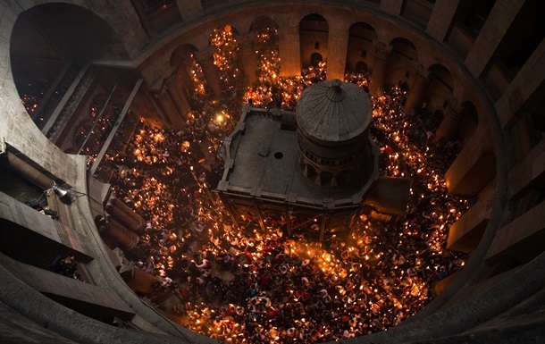 В Иерусалиме христиане со всего мира ожидают схождения Благодатного огня