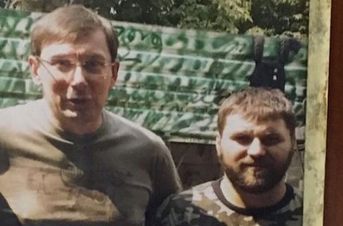 Подозреваемый в расстреле днепровского патруля полиции хранил в своем офисе совместное фото с Генпрокурором Украины Юрием Луценко