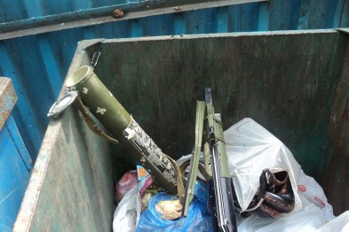 Жители Мариуполя нашли в мусорном баке гранатомет