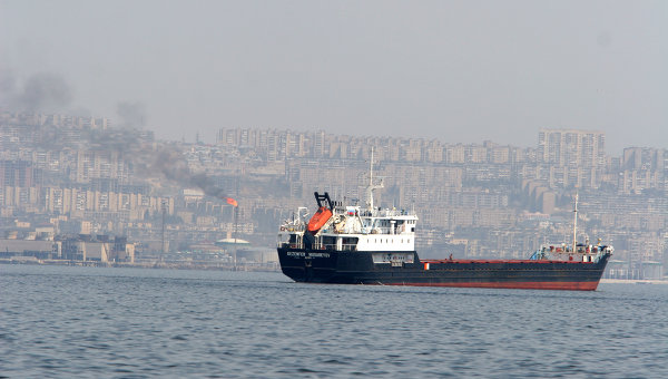​Выживший экипаж пылающего в Каспийском море танкера РФ доставят в Астрахань как минимум через 2 дня