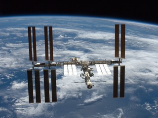Капсула "Союз" с тремя космонавтами МКС приземлится в Казахстане